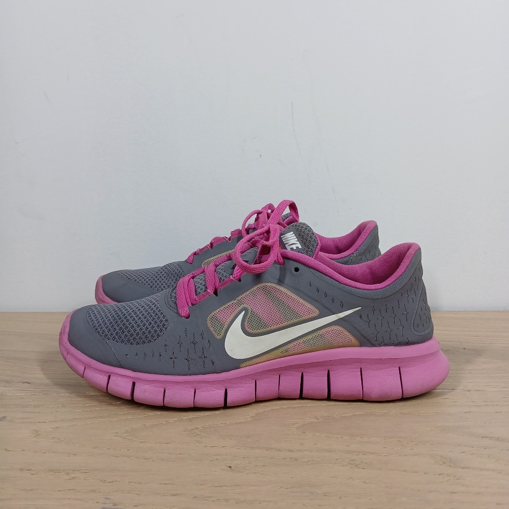 Nike Sneakers Y 7‎ / Women's 8.5 Gray and Pink Mesh Lightweight Running Athletic